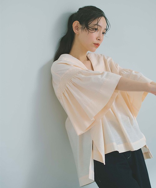 studio CLIP(スタディオクリップ)の「コットンリネン袖ギャザーVネックブラウス(Tシャツ/カットソー・レディース・クリーム/ライトブルー/オレンジ・FREE)」の11枚目の写真