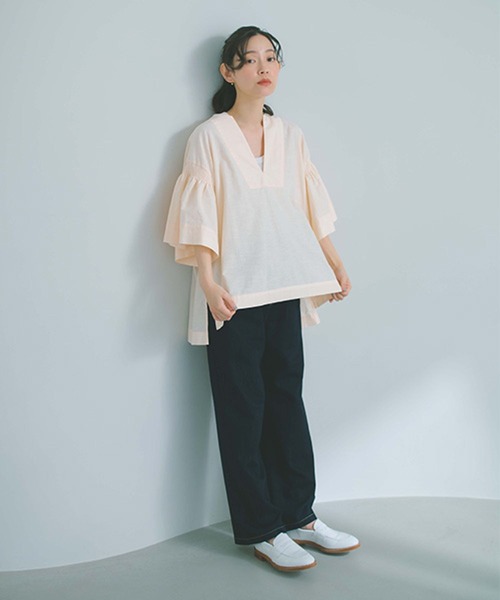 studio CLIP(スタディオクリップ)の「コットンリネン袖ギャザーVネックブラウス(Tシャツ/カットソー・レディース・クリーム/ライトブルー/オレンジ・FREE)」の12枚目の写真