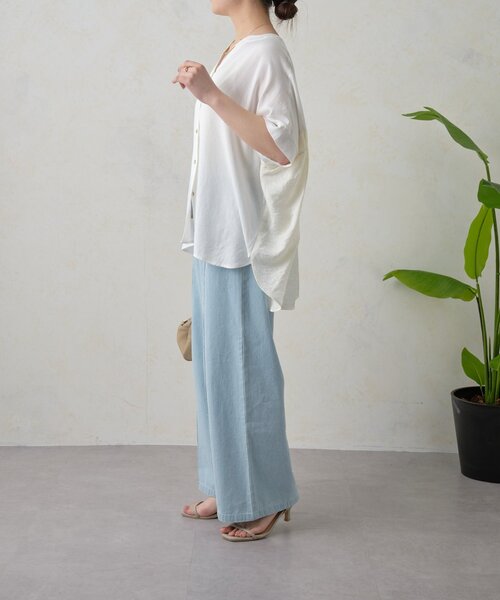 Jena espace merveilleux(ジェナ エスパスメルヴェイユ)の「バックギャザー異素材シャツ(シャツ/ブラウス・レディース・ブラック/ブルー/オフホワイト・FREE)」の7枚目の写真