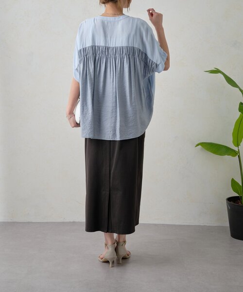 Jena espace merveilleux(ジェナ エスパスメルヴェイユ)の「バックギャザー異素材シャツ(シャツ/ブラウス・レディース・ブラック/ブルー/オフホワイト・FREE)」の18枚目の写真