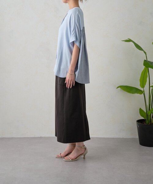 Jena espace merveilleux(ジェナ エスパスメルヴェイユ)の「バックギャザー異素材シャツ(シャツ/ブラウス・レディース・ブラック/ブルー/オフホワイト・FREE)」の22枚目の写真