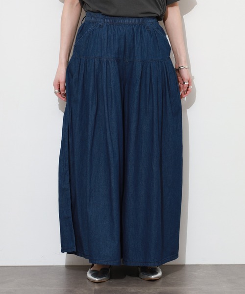 atONE（アットワン）の「エアリーデニムタックワイドパンツ（デニムパンツ・レディース・ネイビー/ワンウォッシュ・M/L/LL/3L/4L）」の6枚目の写真