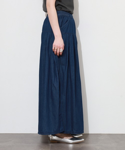 atONE（アットワン）の「エアリーデニムタックワイドパンツ（デニムパンツ・レディース・ネイビー/ワンウォッシュ・M/L/LL/3L/4L）」の7枚目の写真