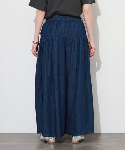 atONE（アットワン）の「エアリーデニムタックワイドパンツ（デニムパンツ・レディース・ネイビー/ワンウォッシュ・M/L/LL/3L/4L）」の8枚目の写真