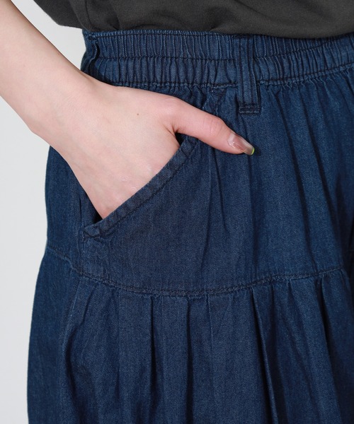 atONE（アットワン）の「エアリーデニムタックワイドパンツ（デニムパンツ・レディース・ネイビー/ワンウォッシュ・M/L/LL/3L/4L）」の10枚目の写真