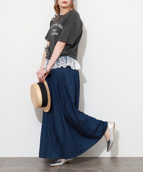 atONE（アットワン）の「エアリーデニムタックワイドパンツ（デニムパンツ・レディース・ネイビー/ワンウォッシュ・M/L/LL/3L/4L）」の5枚目の写真