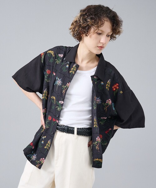 Revo.(レボ)の「【Revo. / レヴォ】TH-4085 フラワーエンブロイダリー 刺繍 半袖シャツ / ユニセックス(シャツ/ブラウス・メンズ・アイボリー/ブラック・フリー)」の10枚目の写真