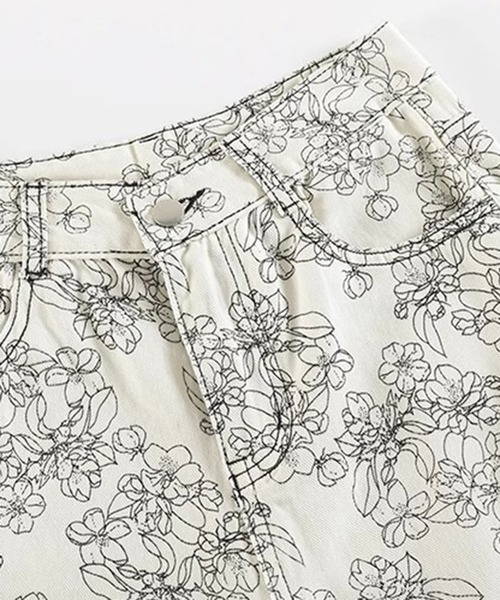 L LABEL（エルラベル）の「フラワープリントセミワイドデニムパンツ（デニムパンツ・レディース・ホワイト・M-L/S-M）」の4枚目の写真