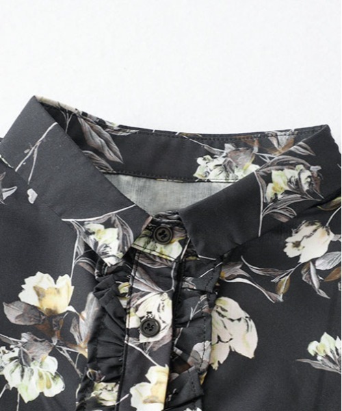 &soiree(アンドソワレ)の「ボタニカル柄フレアシャツワンピース(ワンピース・レディース・ブラック・MEDIUM/LARGE/X-LARGE)」の2枚目の写真