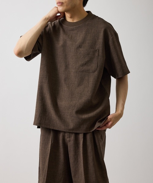 le cercle ADAM ET ROPE'（ルセルクルアダムエロペ）の「メランジサーフェイスプルオーバー/セットアップ対応/イージーケア（Tシャツ/カットソー・メンズ・ダークブラウン/チャコールグレー・L/LL/M）」の2枚目の写真