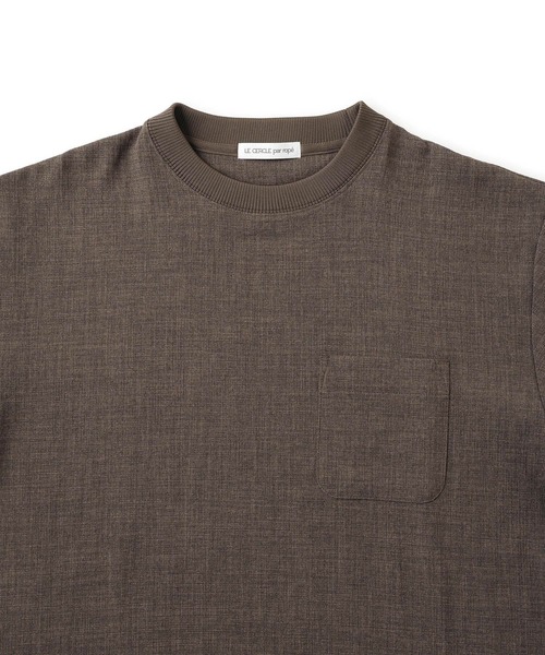 le cercle ADAM ET ROPE'（ルセルクルアダムエロペ）の「メランジサーフェイスプルオーバー/セットアップ対応/イージーケア（Tシャツ/カットソー・メンズ・ダークブラウン/チャコールグレー・L/LL/M）」の7枚目の写真