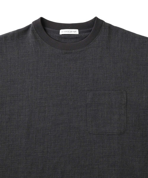 le cercle ADAM ET ROPE'（ルセルクルアダムエロペ）の「メランジサーフェイスプルオーバー/セットアップ対応/イージーケア（Tシャツ/カットソー・メンズ・ダークブラウン/チャコールグレー・L/LL/M）」の8枚目の写真