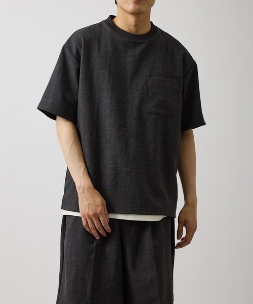 le cercle ADAM ET ROPE'（ルセルクルアダムエロペ）の「メランジサーフェイスプルオーバー/セットアップ対応/イージーケア（Tシャツ/カットソー・メンズ・ダークブラウン/チャコールグレー・L/LL/M）」の17枚目の写真