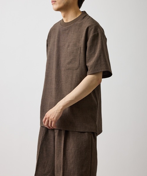 le cercle ADAM ET ROPE'（ルセルクルアダムエロペ）の「メランジサーフェイスプルオーバー/セットアップ対応/イージーケア（Tシャツ/カットソー・メンズ・ダークブラウン/チャコールグレー・L/LL/M）」の21枚目の写真