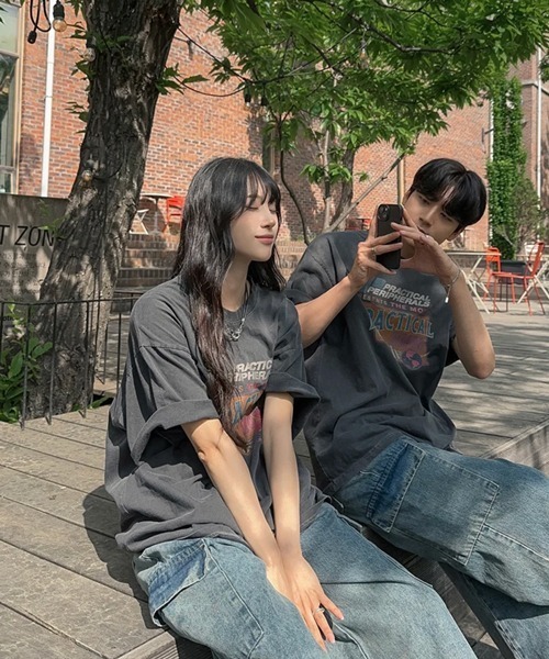 NOWLE(ノウル)の「【NOWLE】ピグメント加工 ヴィンテージライク グラフィックプリント 半袖 Tシャツ / ユニセックス(Tシャツ/カットソー・メンズ・グレー・SMALL/MEDIUM/LARGE/X-LARGE)」の7枚目の写真