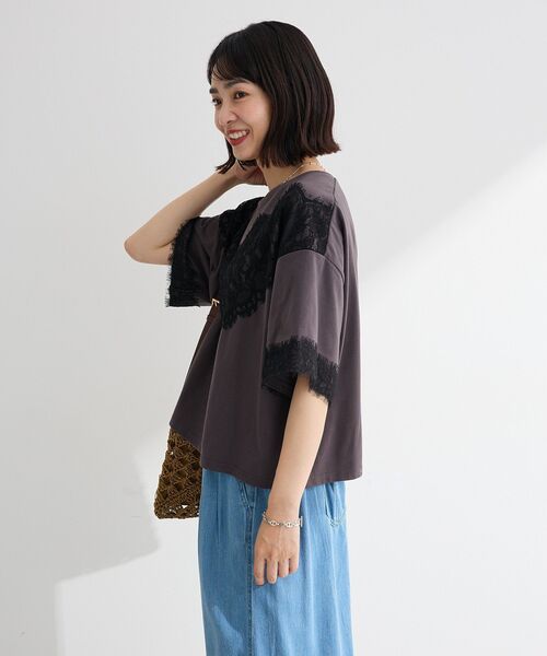 Green Parks(グリーンパークス)の「レースドッキング半袖プルオーバー(Tシャツ/カットソー・レディース・オフホワイト/チャコールグレー・FREE)」の7枚目の写真