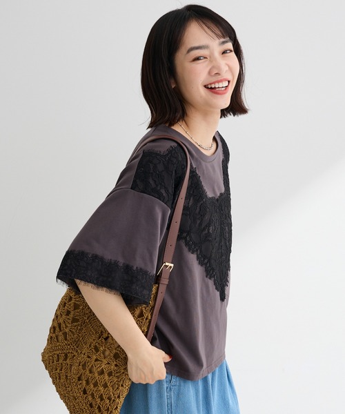 Green Parks(グリーンパークス)の「レースドッキング半袖プルオーバー(Tシャツ/カットソー・レディース・オフホワイト/チャコールグレー・FREE)」の2枚目の写真