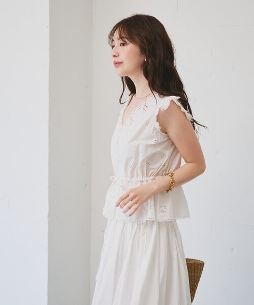 La boutique BonBon(ラブティックボンボン)の「【SETUP可・今すぐお届け】カットワークレースブラウス(シャツ/ブラウス・レディース・ホワイト/ブラック・FREE)」の4枚目の写真
