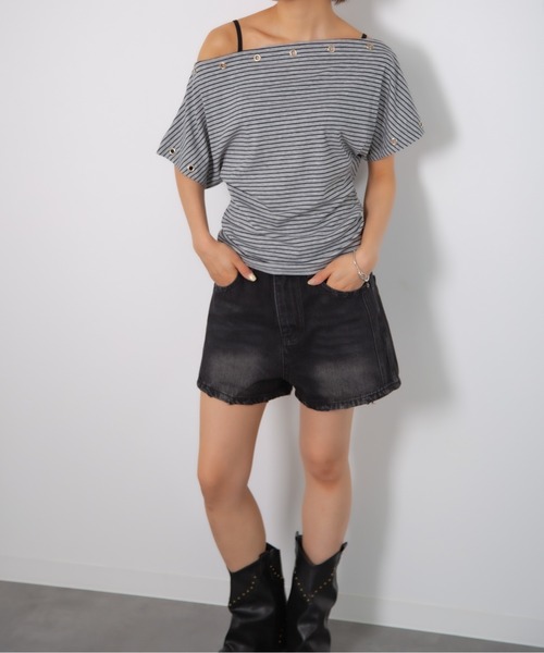 MEMECLE(メメクル)の「【 MEMECLE / メメクル 】アイレット ワンショルダー半袖トップス(Tシャツ/カットソー・レディース・ホワイト/グレー/ブラック・FREE)」の13枚目の写真