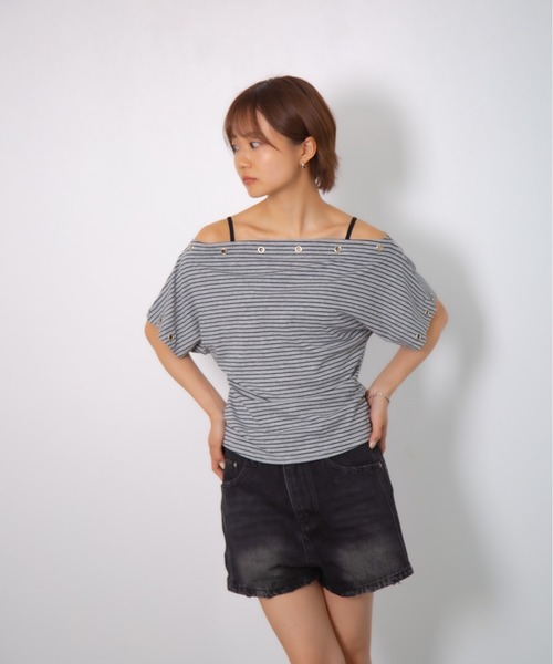 MEMECLE(メメクル)の「【 MEMECLE / メメクル 】アイレット ワンショルダー半袖トップス(Tシャツ/カットソー・レディース・ホワイト/グレー/ブラック・FREE)」の15枚目の写真