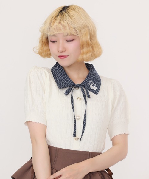axes femme POETIQUE(アクシーズファムポエティック)の「うさぎ刺繍襟付きニットプルオーバー(ニット/セーター・レディース・ホワイト/サックスブルー/ワイン・MEDIUM)」の1枚目の写真