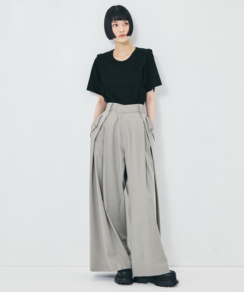 STUDIOUS（ステュディオス）の「【STUDIOUS/ステュディオス】Flap Cargo Wide Pants/フラップカーゴワイドパンツ/ウォッシャブル/オフィスカジュアル/美脚/腰回りカバー（カーゴパンツ・レディース・ベージュ/ストライプ・1/2/3）」の4枚目の写真
