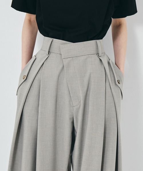 STUDIOUS（ステュディオス）の「【STUDIOUS/ステュディオス】Flap Cargo Wide Pants/フラップカーゴワイドパンツ/ウォッシャブル/オフィスカジュアル/美脚/腰回りカバー（カーゴパンツ・レディース・ベージュ/ストライプ・1/2/3）」の11枚目の写真