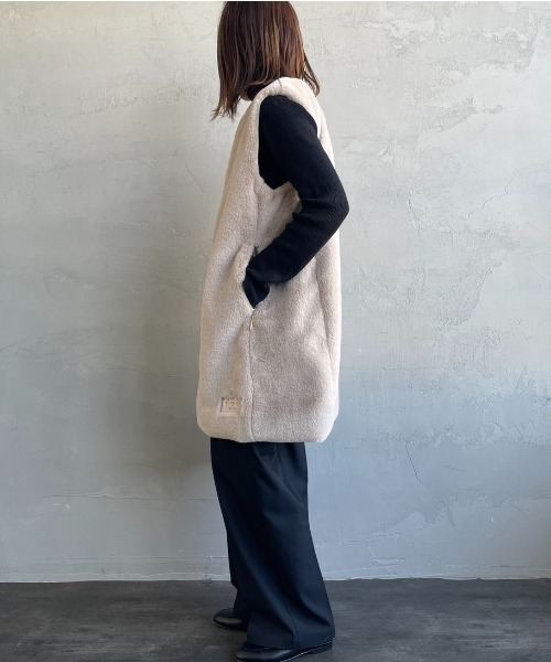 TATRAS（タトラス）の「【WEB先行予約】[TATRAS/タトラス] POLLINA ノーカラー エコファーベスト（ベスト・レディース・ライトグレー/ブラック・2）」の10枚目の写真