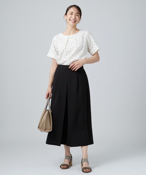 SHOO・LA・RUE(シューラルー)の「【通気性〇/S-LL】スカート見えで足首すっきり麻調タックキュロットパンツ(その他パンツ・レディース・ブラック/ダークブラウン・03/04/02/01)」の17枚目の写真