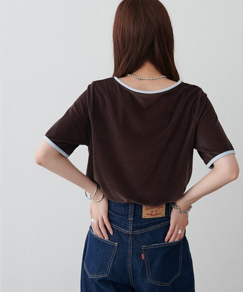 DISCOAT(ディスコート)の「ベロアバイカラー半袖プルオーバー(Tシャツ/カットソー・レディース・オレンジ系その他/アイボリー/ブラウン・FREE)」の22枚目の写真