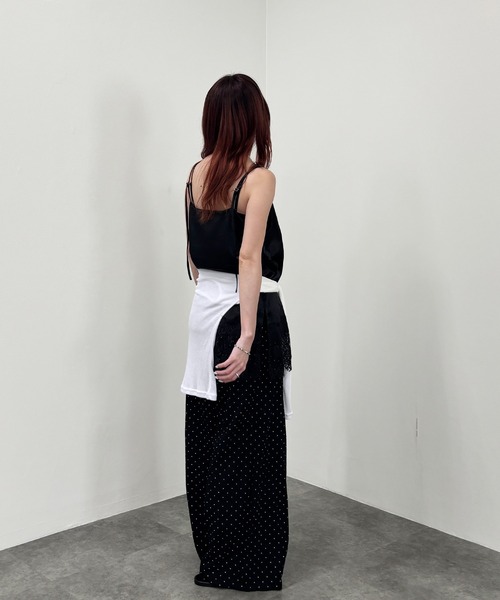ISOOK(アイスー)の「【ISOOK / アイスー】レースサテンキャミソール / レースビスチェ レースキャミソール レイヤード 重ね着 サテンビスチェ 裾レースデザインインナー アジャスター付き 丈調節可能 ZOZOTOWN限定(キャミソール・レディース・アイボリー/ブラック・FREE)」の3枚目の写真