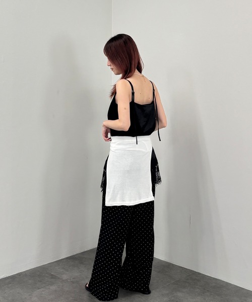 ISOOK(アイスー)の「【ISOOK / アイスー】レースサテンキャミソール / レースビスチェ レースキャミソール レイヤード 重ね着 サテンビスチェ 裾レースデザインインナー アジャスター付き 丈調節可能 ZOZOTOWN限定(キャミソール・レディース・アイボリー/ブラック・FREE)」の7枚目の写真