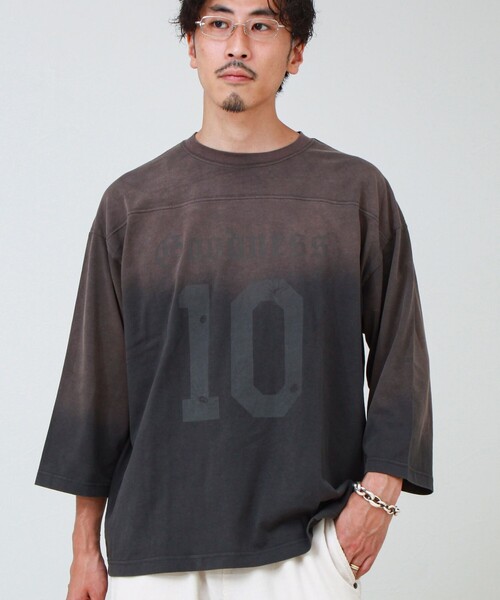 GLOSTER(グロスター)の「GOODNESS フェード フットボール 七分袖 Tシャツ(Tシャツ/カットソー・メンズ・レッド/チャコールグレー・S/M/L)」の8枚目の写真