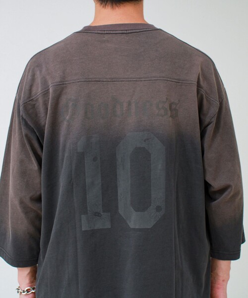 GLOSTER(グロスター)の「GOODNESS フェード フットボール 七分袖 Tシャツ(Tシャツ/カットソー・メンズ・レッド/チャコールグレー・S/M/L)」の16枚目の写真