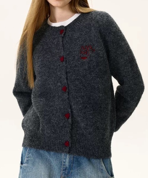 SHERU(シェル)の「ハートボタン刺繍オーバーサイズニットカーディガン(ニット/セーター・レディース・ネイビー/グレー・M)」の17枚目の写真
