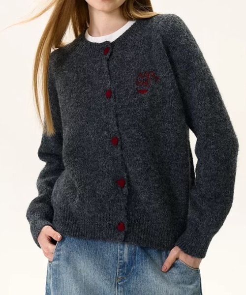 SHERU(シェル)の「ハートボタン刺繍オーバーサイズニットカーディガン(ニット/セーター・レディース・ネイビー/グレー・M)」の18枚目の写真