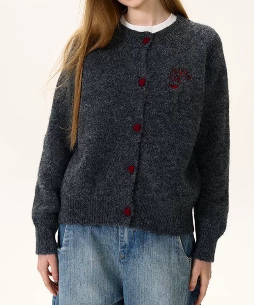 SHERU(シェル)の「ハートボタン刺繍オーバーサイズニットカーディガン(ニット/セーター・レディース・ネイビー/グレー・M)」の20枚目の写真