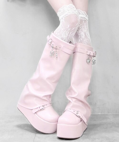OLIVE des OLIVE(オリーブデオリーブ)の「【インフルエンサー企画】miko charm cover boots(ブーツ・レディース・ピンク/ブラック・LARGE/MEDIUM/SMALL)」の2枚目の写真