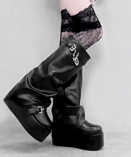 OLIVE des OLIVE(オリーブデオリーブ)の「【インフルエンサー企画】miko charm cover boots(ブーツ・レディース・ピンク/ブラック・LARGE/MEDIUM/SMALL)」の1枚目の写真