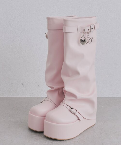 OLIVE des OLIVE(オリーブデオリーブ)の「【インフルエンサー企画】miko charm cover boots(ブーツ・レディース・ピンク/ブラック・LARGE/MEDIUM/SMALL)」の11枚目の写真