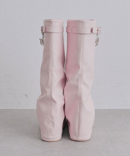 OLIVE des OLIVE(オリーブデオリーブ)の「【インフルエンサー企画】miko charm cover boots(ブーツ・レディース・ピンク/ブラック・LARGE/MEDIUM/SMALL)」の14枚目の写真