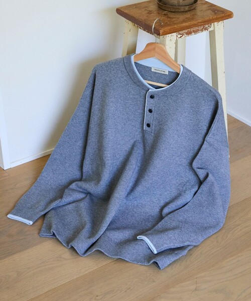FREAK'S STORE(フリークスストア)の「限定展開 フェイクレイヤード 配色 ヘンリーネック ニット(ニット/セーター・メンズ・ネイビー/ブラック/ブラウン/チャコールグレー・MEDIUM/LARGE)」の5枚目の写真