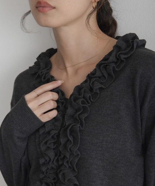 URBAN RESEARCH Sonny Label(アーバンリサーチサニーレーベル)の「『WEB限定』フロントフリルニットプルオーバー(ニット/セーター・レディース・ネイビー/チャコールグレー/オフホワイト・FREE)」の2枚目の写真