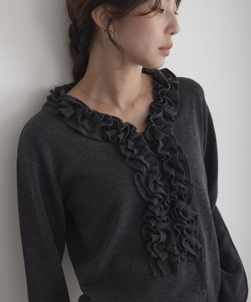 URBAN RESEARCH Sonny Label(アーバンリサーチサニーレーベル)の「『WEB限定』フロントフリルニットプルオーバー(ニット/セーター・レディース・ネイビー/チャコールグレー/オフホワイト・FREE)」の11枚目の写真