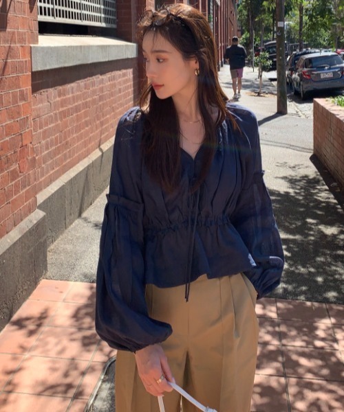 Aelina(エリナ)の「Vネックリボンパフスリーブウエスト絞りブラウス(シャツ/ブラウス・レディース・ネイビー/ホワイト・FREE)」の20枚目の写真