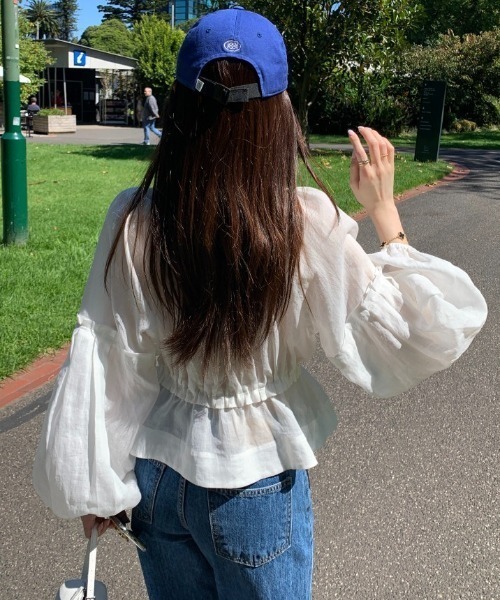 Aelina(エリナ)の「Vネックリボンパフスリーブウエスト絞りブラウス(シャツ/ブラウス・レディース・ネイビー/ホワイト・FREE)」の6枚目の写真