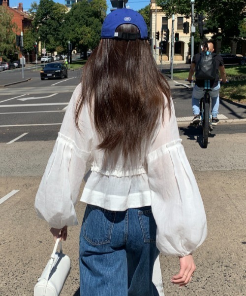 Aelina(エリナ)の「Vネックリボンパフスリーブウエスト絞りブラウス(シャツ/ブラウス・レディース・ネイビー/ホワイト・FREE)」の7枚目の写真