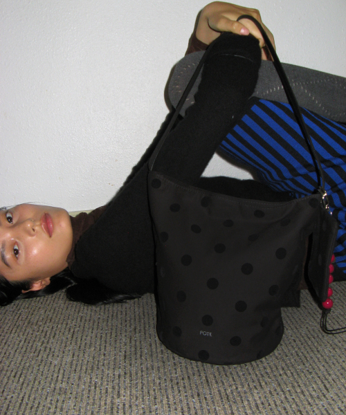 POTE(ポテ)の「0016 Soft Bucket Bag_Dot Black(ショルダーバッグ・レディース・その他・FREE)」の1枚目の写真