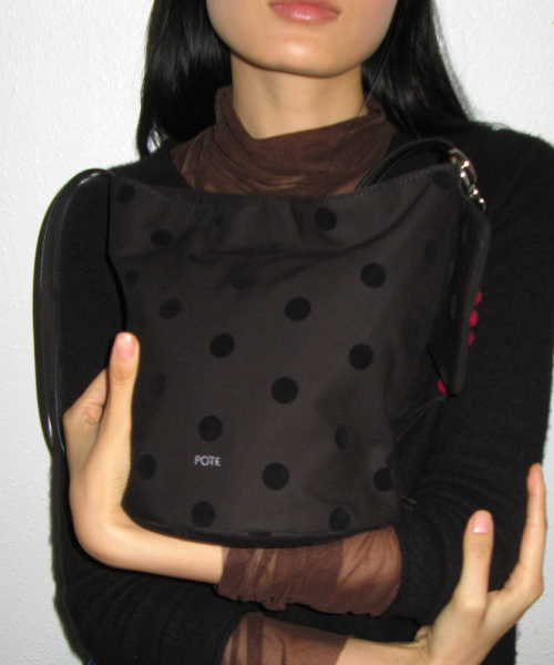 POTE(ポテ)の「0016 Soft Bucket Bag_Dot Black(ショルダーバッグ・レディース・その他・FREE)」の2枚目の写真