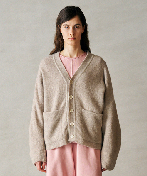 UNFIL(アンフィル)の「UNFIL アンフィル / stretch superkid mohair v-neck cardigan ストレッチスーパーキッドモヘアVネックカーディガン / WXFL-UW132(カーディガン/ボレロ・レディース・ピンク系その他/グレイッシュベージュ・1)」の1枚目の写真